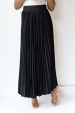 mode, pleated maxi skirt