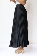 mode, pleated maxi skirt