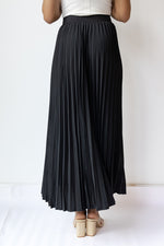 mode, pleated maxi skirt